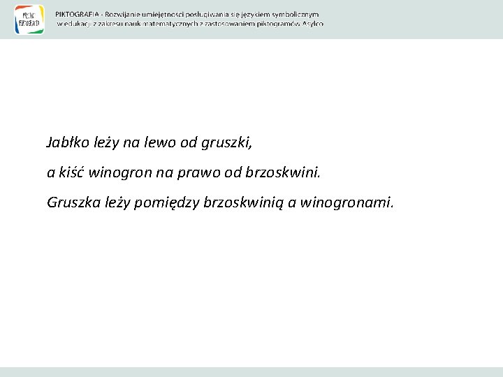 Jabłko leży na lewo od gruszki, a kiść winogron na prawo od brzoskwini. Gruszka