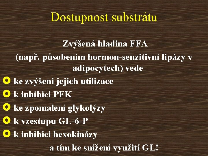 Dostupnost substrátu Zvýšená hladina FFA (např. působením hormon-senzitivní lipázy v adipocytech) vede £ ke