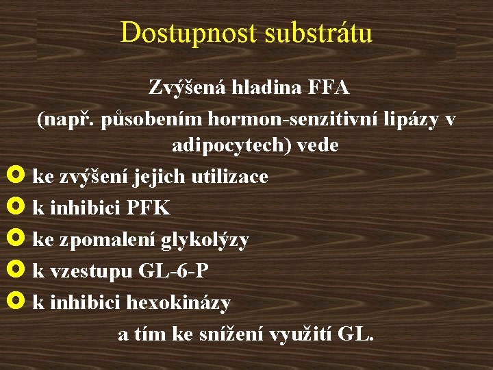 Dostupnost substrátu Zvýšená hladina FFA (např. působením hormon-senzitivní lipázy v adipocytech) vede £ ke
