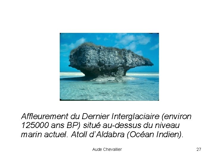 Affleurement du Dernier Interglaciaire (environ 125000 ans BP) situé au-dessus du niveau marin actuel.