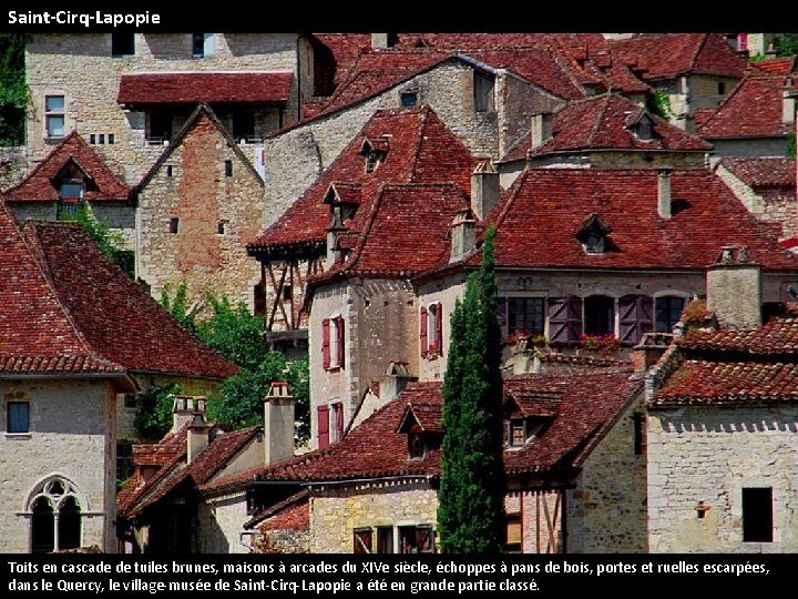 Saint-Cirq-Lapopie Toits en cascade de tuiles brunes, maisons à arcades du XIVe siècle, échoppes