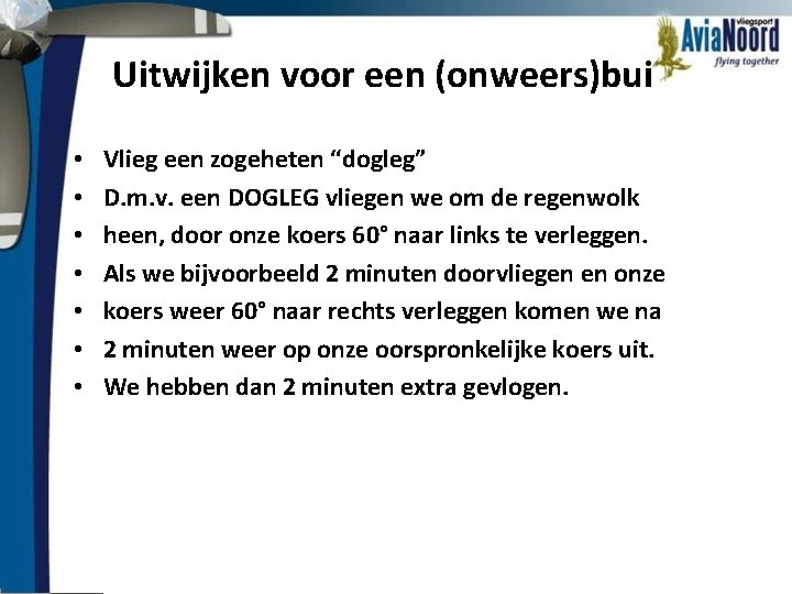 Uitwijken voor een (onweers)bui • • Vlieg een zogeheten “dogleg” D. m. v. een
