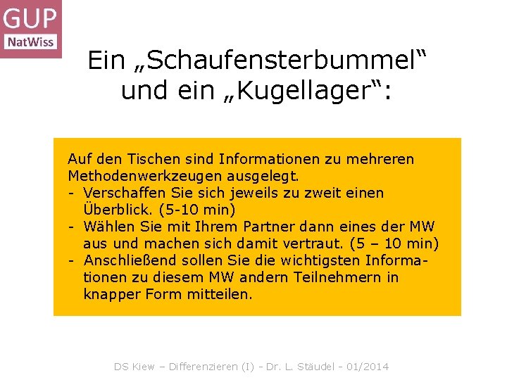 Ein „Schaufensterbummel“ und ein „Kugellager“: Auf den Tischen sind Informationen zu mehreren Methodenwerkzeugen ausgelegt.