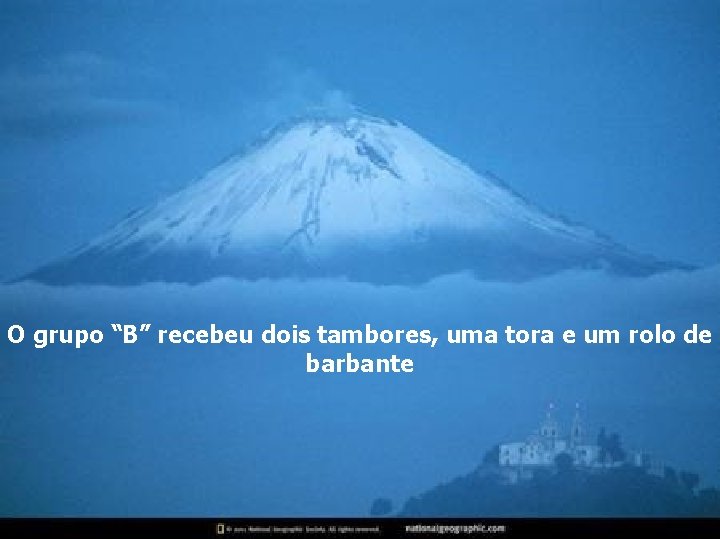 O grupo “B” recebeu dois tambores, uma tora e um rolo de barbante 