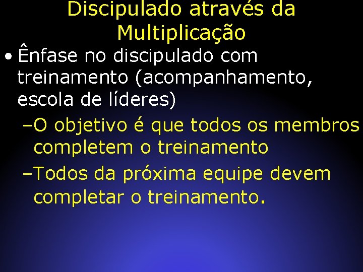 Discipulado através da Multiplicação • Ênfase no discipulado com treinamento (acompanhamento, escola de líderes)