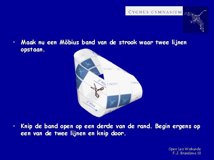  • Maak nu een Möbius band van de strook waar twee lijnen opstaan.