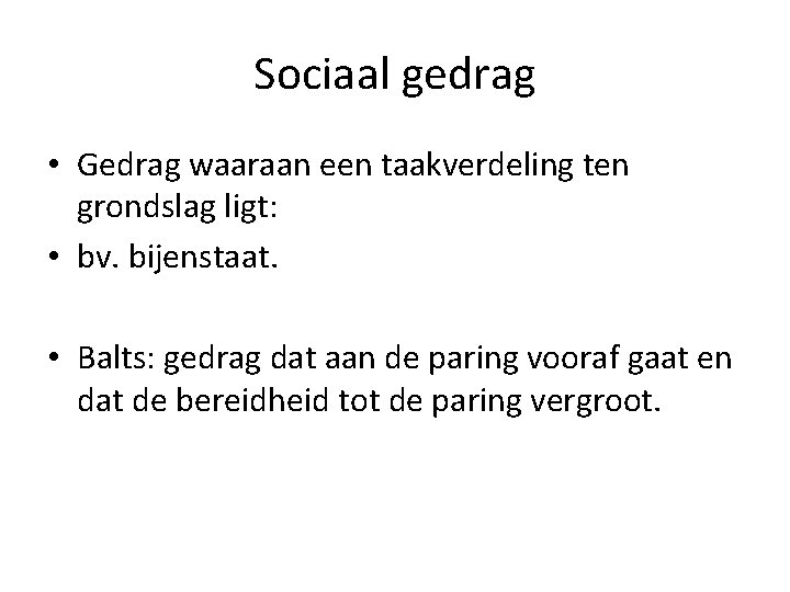 Sociaal gedrag • Gedrag waaraan een taakverdeling ten grondslag ligt: • bv. bijenstaat. •