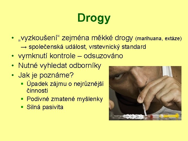 Drogy • „vyzkoušení“ zejména měkké drogy (marihuana, extáze) → společenská událost, vrstevnický standard •