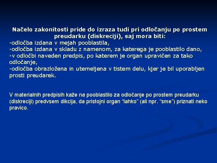 Načelo zakonitosti pride do izraza tudi pri odločanju po prostem preudarku (diskreciji), saj mora