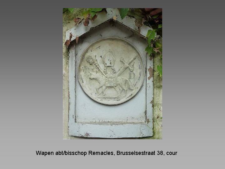 Wapen abt/bisschop Remacles, Brusselsestraat 38, cour 