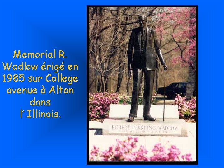 Memorial R. Wadlow érigé en 1985 sur College avenue à Alton dans l’ Illinois.