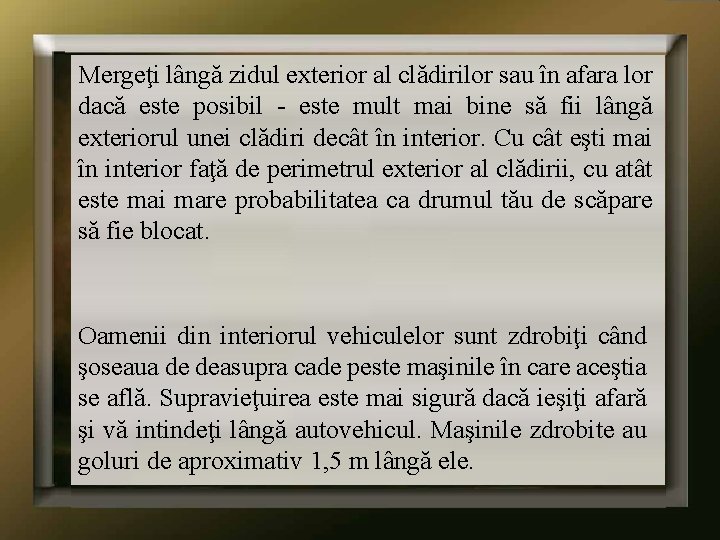 Mergeţi lângă zidul exterior al clădirilor sau în afara lor dacă este posibil -