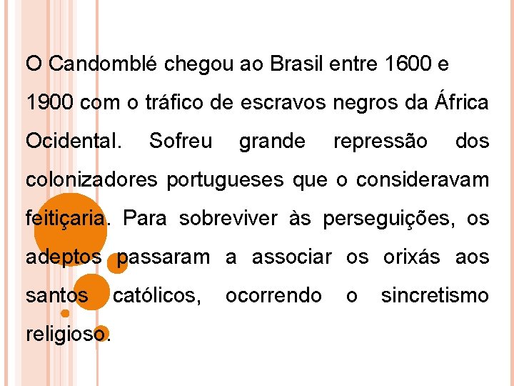 O Candomblé chegou ao Brasil entre 1600 e 1900 com o tráfico de escravos