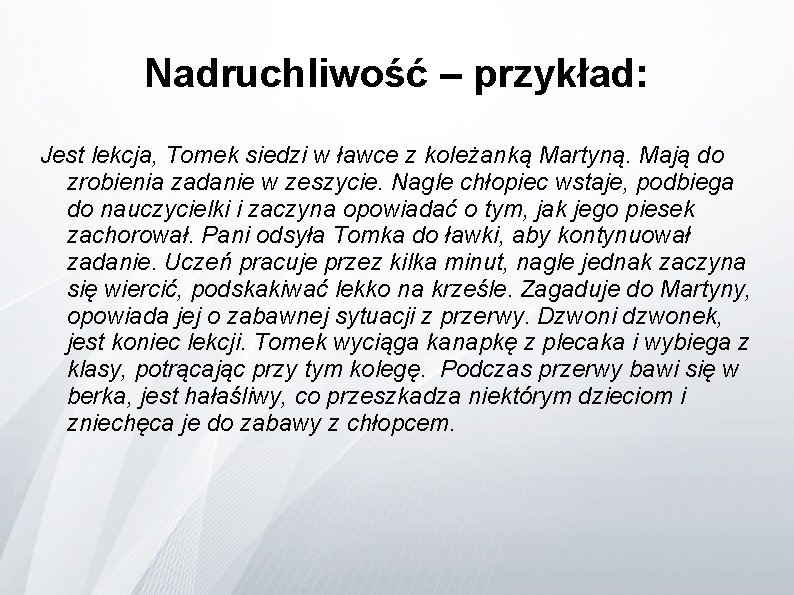 Nadruchliwość – przykład: Jest lekcja, Tomek siedzi w ławce z koleżanką Martyną. Mają do