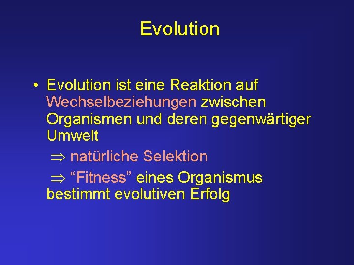 Evolution • Evolution ist eine Reaktion auf Wechselbeziehungen zwischen Organismen und deren gegenwärtiger Umwelt