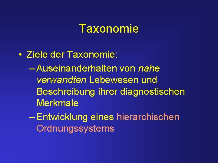 Taxonomie • Ziele der Taxonomie: – Auseinanderhalten von nahe verwandten Lebewesen und Beschreibung ihrer