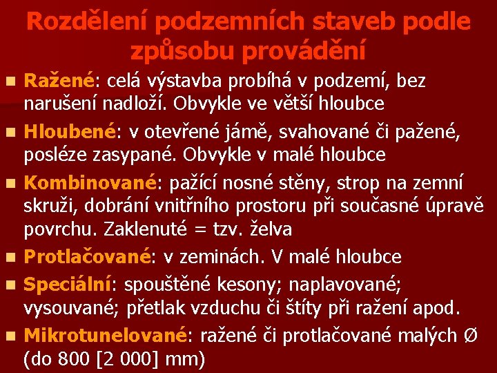 Rozdělení podzemních staveb podle způsobu provádění n n n Ražené: celá výstavba probíhá v