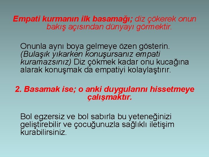 Empati kurmanın ilk basamağı; diz çökerek onun bakış açısından dünyayı görmektir. Onunla aynı boya