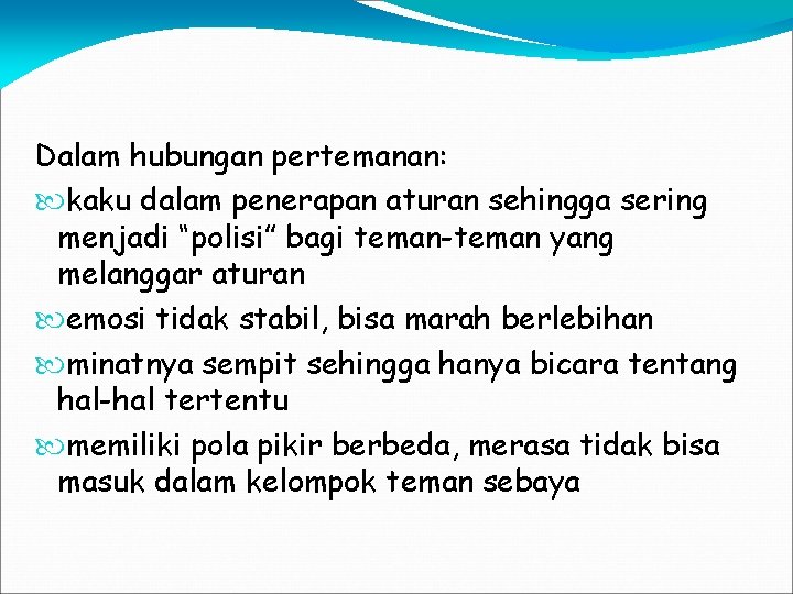 Dalam hubungan pertemanan: kaku dalam penerapan aturan sehingga sering menjadi “polisi” bagi teman-teman yang