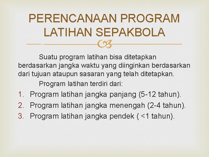 PERENCANAAN PROGRAM LATIHAN SEPAKBOLA Suatu program latihan bisa ditetapkan berdasarkan jangka waktu yang diinginkan PERENCANAAN PROGRAM LATIHAN SEPAKBOLA Suatu program latihan bisa ditetapkan berdasarkan jangka waktu yang diinginkan