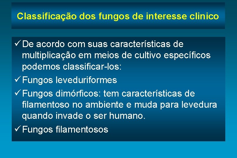 Classificação dos fungos de interesse clinico ü De acordo com suas características de multiplicação