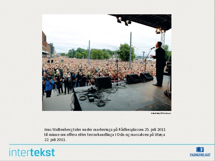 Erlend Aas/NTB scanpix Jens Stoltenberg taler under markeringa på Rådhusplassen 25. juli 2011 til