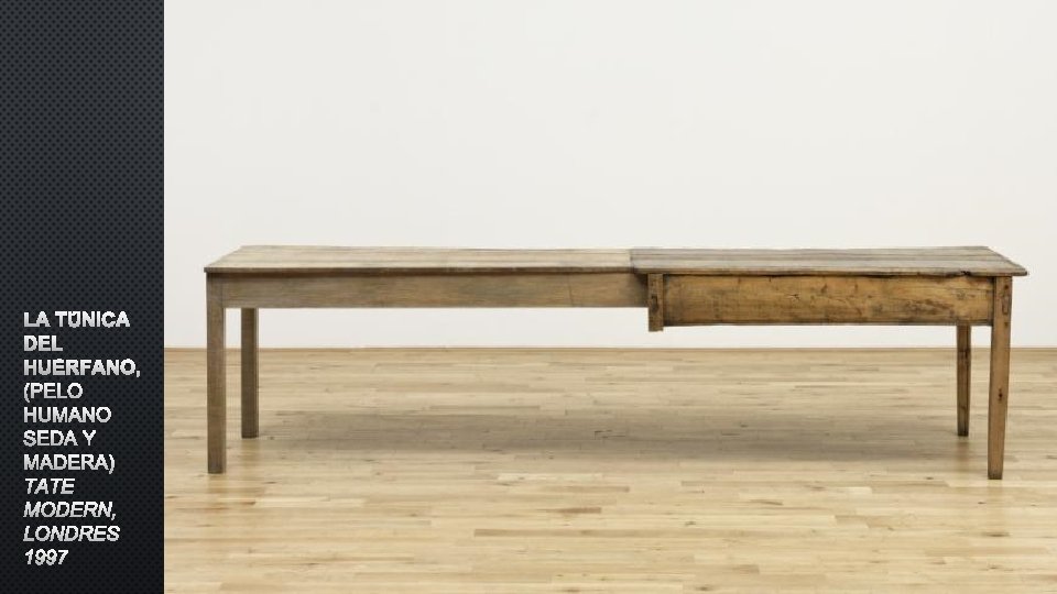 LA TÚNICA DEL HUÉRFANO, (PELO HUMANO SEDA Y MADERA) TATE MODERN, LONDRES 1997 