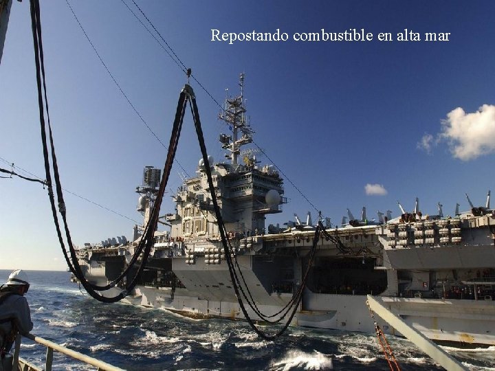 Repostando combustible en alta mar 