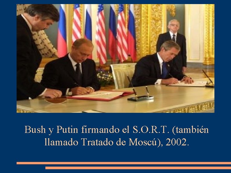 Bush y Putin firmando el S. O. R. T. (también llamado Tratado de Moscú),