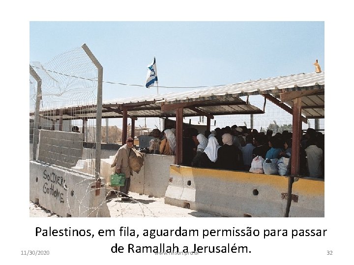 Palestinos, em fila, aguardam permissão para passar de Ramallah a Jerusalém. 11/30/2020 www. nilson.