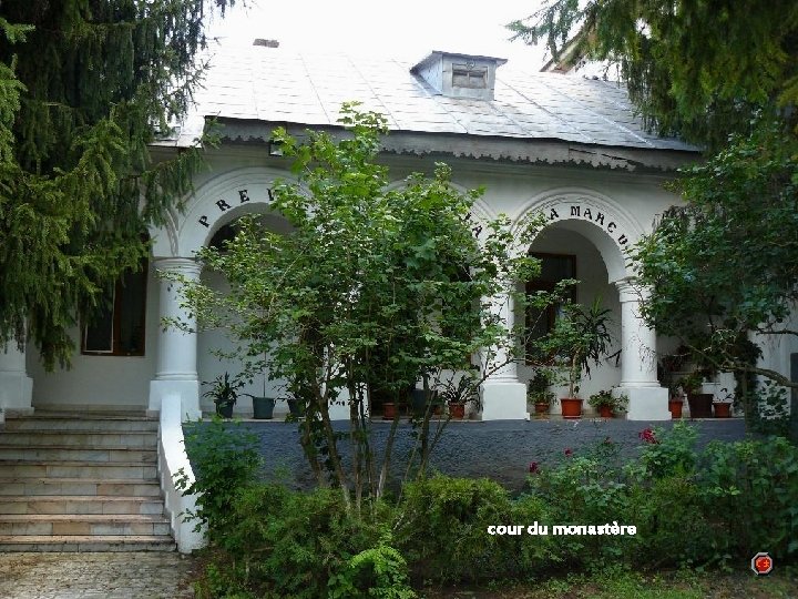 cour du monastère 