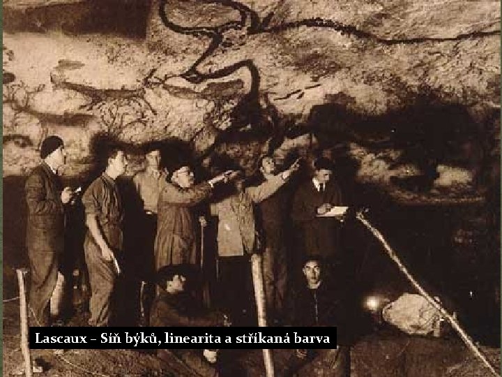 Lascaux – Síň býků, linearita a stříkaná barva 