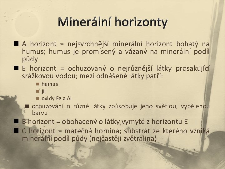 Minerální horizonty n A horizont = nejsvrchnější minerální horizont bohatý na humus; humus je