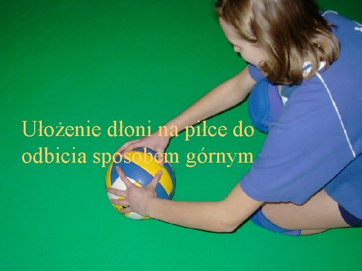 Ułożenie dłoni na piłce do odbicia sposobem górnym ¨ 