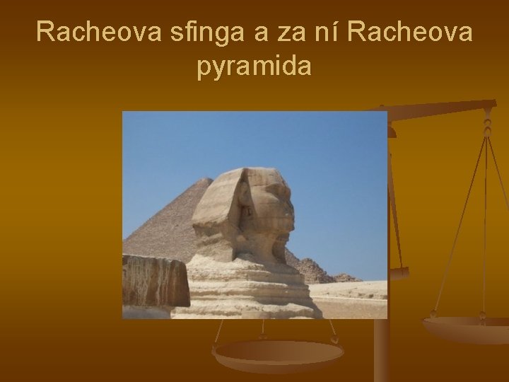Racheova sfinga a za ní Racheova pyramida 