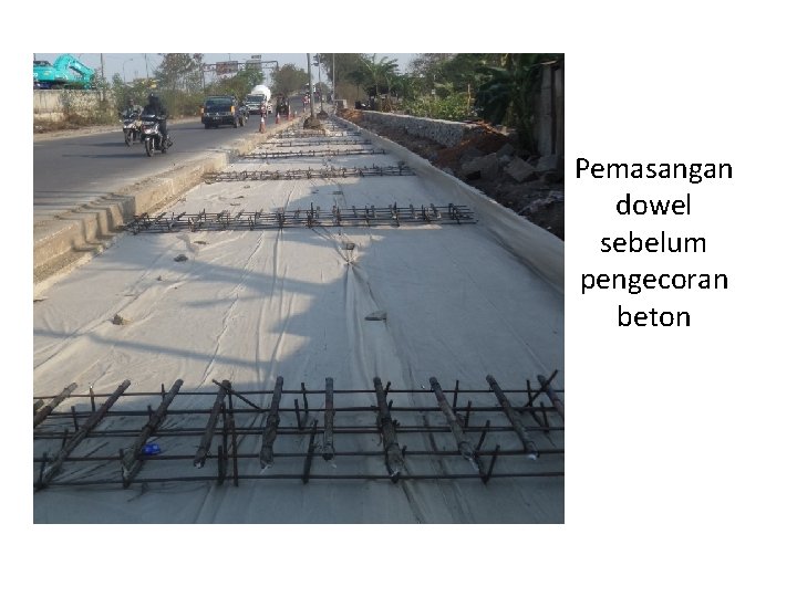 Pemasangan dowel sebelum pengecoran beton 