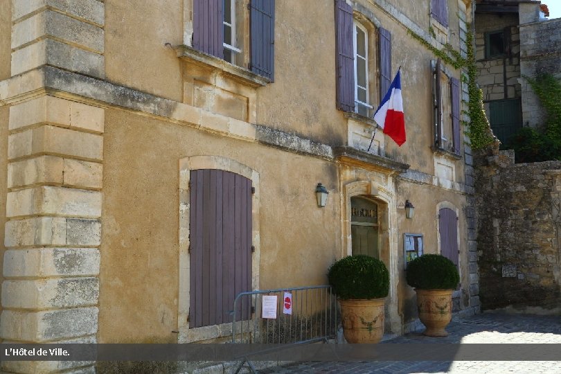 L’Hôtel de Ville. 