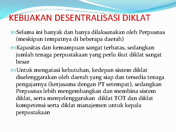 KEBIJAKAN DESENTRALISASI DIKLAT Selama ini banyak dan hanya dilaksanakan oleh Perpusnas (meskipun tempatnya di