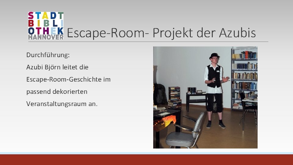 Escape-Room- Projekt der Azubis Durchführung: Azubi Björn leitet die Escape-Room-Geschichte im passend dekorierten Veranstaltungsraum