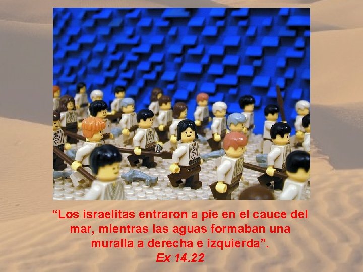 “Los israelitas entraron a pie en el cauce del mar, mientras las aguas formaban