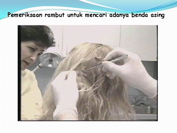 Pemeriksaan rambut untuk mencari adanya benda asing 