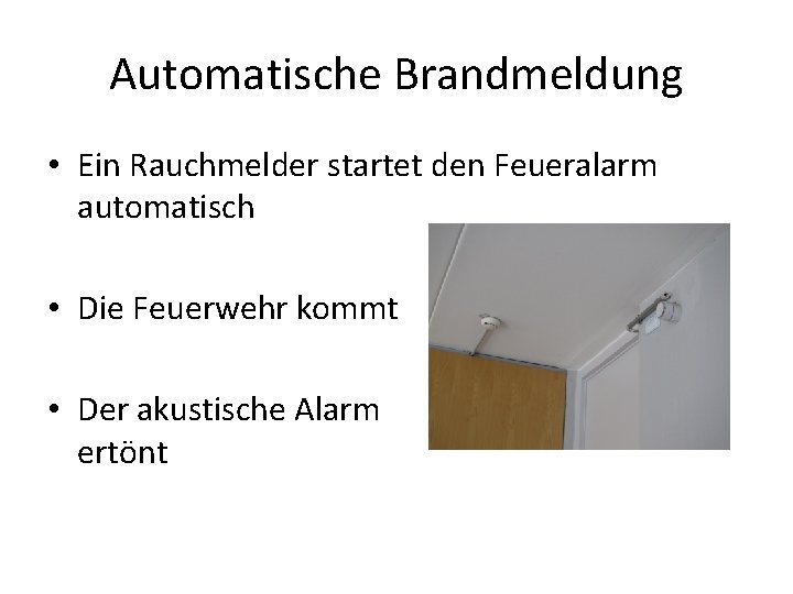 Automatische Brandmeldung • Ein Rauchmelder startet den Feueralarm automatisch • Die Feuerwehr kommt •