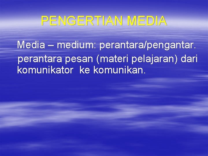 PENGERTIAN MEDIA Media – medium: perantara/pengantar. perantara pesan (materi pelajaran) dari komunikator ke komunikan.