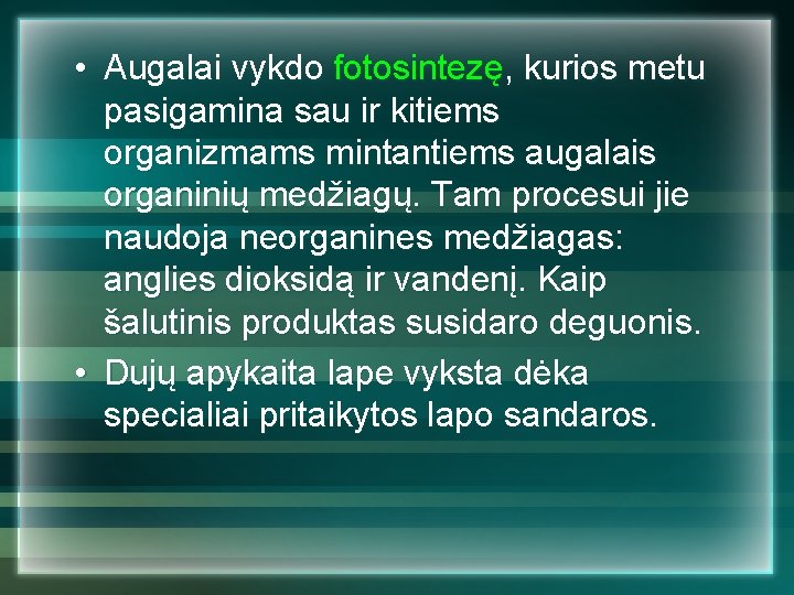  • Augalai vykdo fotosintezę, kurios metu pasigamina sau ir kitiems organizmams mintantiems augalais