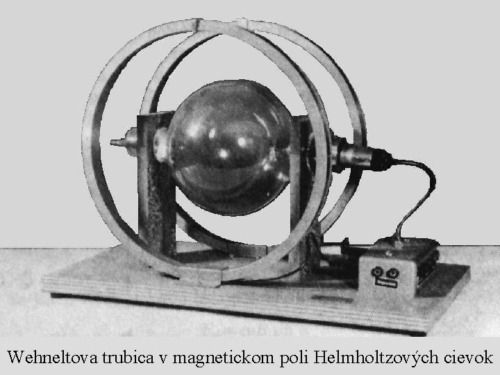 Wehneltova trubica v magnetickom poli Helmholtzových cievok 