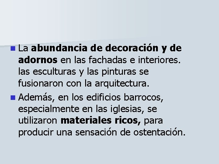 n La abundancia de decoración y de adornos en las fachadas e interiores. las