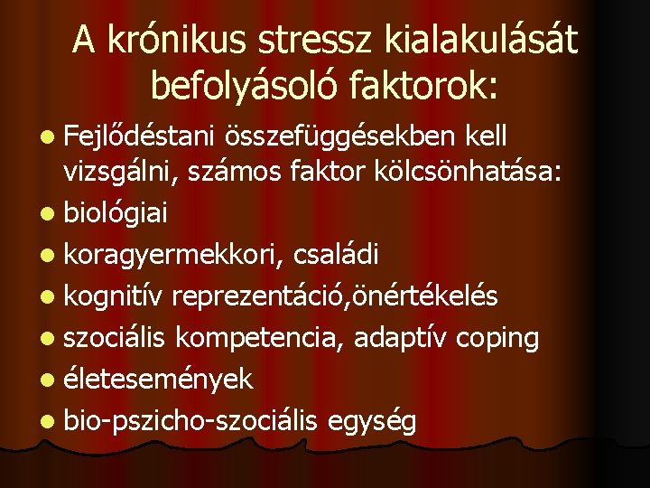 A krónikus stressz kialakulását befolyásoló faktorok: l Fejlődéstani összefüggésekben kell vizsgálni, számos faktor kölcsönhatása: