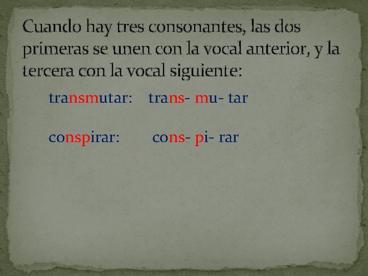 Cuando hay tres consonantes, las dos primeras se unen con la vocal anterior, y