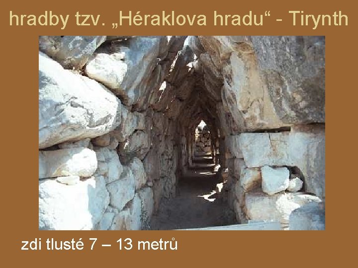 hradby tzv. „Héraklova hradu“ - Tirynth zdi tlusté 7 – 13 metrů 