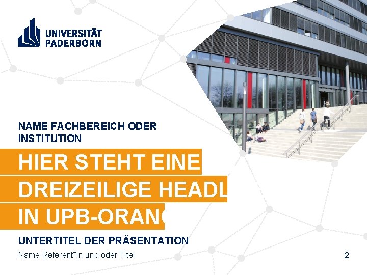 NAME FACHBEREICH ODER INSTITUTION HIER STEHT EINE (Ä) DREIZEILIGE HEADLINE IN UPB-ORANGE UNTERTITEL DER